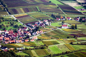 Vue aérienne de Gleishohrbach, chapelle Dionisius à le quartier Gleiszellen in Gleiszellen-Gleishorbach dans le département Rhénanie-Palatinat, Allemagne