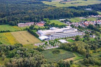 Vue aérienne de Zone industrielle d'Am Bruchbach à le quartier Schaidt in Wörth am Rhein dans le département Rhénanie-Palatinat, Allemagne