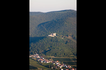 Vue oblique de Château de Hambach à le quartier Hambach an der Weinstraße in Neustadt an der Weinstraße dans le département Rhénanie-Palatinat, Allemagne