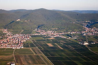 Quartier Hambach an der Weinstraße in Neustadt an der Weinstraße dans le département Rhénanie-Palatinat, Allemagne vue d'en haut