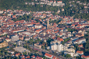 Vue aérienne de Église du château à Bad Dürkheim dans le département Rhénanie-Palatinat, Allemagne