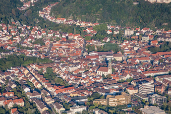 Vue aérienne de Église du château à Bad Dürkheim dans le département Rhénanie-Palatinat, Allemagne