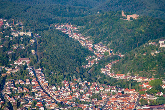 Vue aérienne de À Limburgberg à le quartier Grethen in Bad Dürkheim dans le département Rhénanie-Palatinat, Allemagne