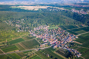 Vue aérienne de À Münchberg à Bobenheim am Berg dans le département Rhénanie-Palatinat, Allemagne