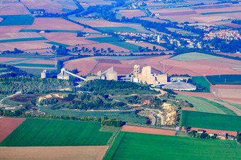 Vue aérienne de Dyckerhoff GmbH, usine Göllheim dans le parc industriel Nord à Göllheim dans le département Rhénanie-Palatinat, Allemagne