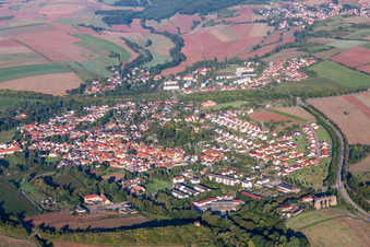 Vue aérienne de Champs agricoles et surfaces utilisables à Marnheim dans le département Rhénanie-Palatinat, Allemagne