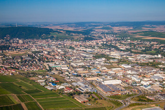 Vue aérienne de Vue des rues et des maisons dans les quartiers résidentiels à le quartier Planig in Bad Kreuznach dans le département Rhénanie-Palatinat, Allemagne