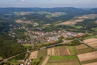 Vue aérienne de Champs agricoles et surfaces utilisables à Stromberg dans le département Rhénanie-Palatinat, Allemagne