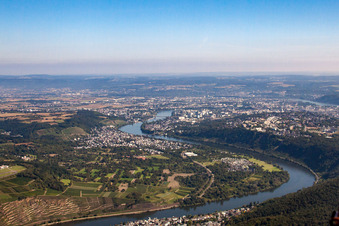 Vue aérienne de Moselle à le quartier Güls in Koblenz dans le département Rhénanie-Palatinat, Allemagne
