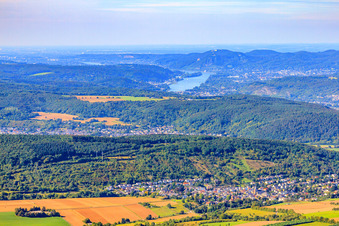 Vue aérienne de Vue de la ville depuis le sud à le quartier Westum in Sinzig dans le département Rhénanie-Palatinat, Allemagne