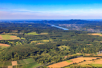 Vue aérienne de Vallée de l'Ahr à le quartier Lohrsdorf in Bad Neuenahr-Ahrweiler dans le département Rhénanie-Palatinat, Allemagne