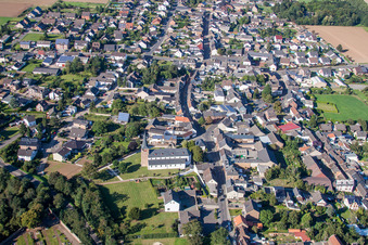 Vue aérienne de Village - Vue à le quartier Lommersum in Weilerswist dans le département Rhénanie du Nord-Westphalie, Allemagne