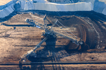 Grue de levage dans une mine de lignite à ciel ouvert Inden à le quartier Altdorf in Inden dans le département Rhénanie du Nord-Westphalie, Allemagne depuis l'avion