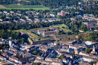Vue aérienne de Quartier de la vieille ville et centre-ville avec le musée de la Citadelle à Jülich dans le département Rhénanie du Nord-Westphalie, Allemagne