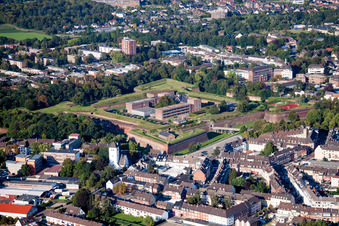 Photographie aérienne de Quartier de la vieille ville et centre-ville avec le musée de la Citadelle à Jülich dans le département Rhénanie du Nord-Westphalie, Allemagne