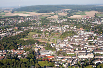 Quartier de la vieille ville et centre-ville avec le musée de la Citadelle à Jülich dans le département Rhénanie du Nord-Westphalie, Allemagne d'en haut
