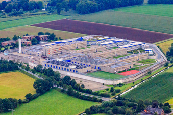 Vue aérienne de Terrain de la prison entouré d'une clôture de sécurité Geldern à le quartier Pont in Geldern dans le département Rhénanie du Nord-Westphalie, Allemagne
