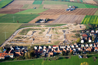 Nouvelle zone de développement Am Höhenweg à Kandel dans le département Rhénanie-Palatinat, Allemagne du point de vue du drone