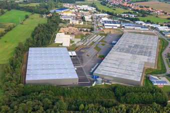 Vue d'oiseau de Groupe logistique ZUFALL - Filiale Kandel et Groupe STS dans le parc industriel de Horst à le quartier Minderslachen in Kandel dans le département Rhénanie-Palatinat, Allemagne