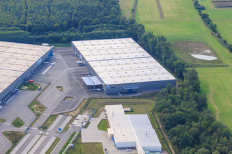 Groupe logistique ZUFALL - Filiale Kandel et Groupe STS dans le parc industriel de Horst à le quartier Minderslachen in Kandel dans le département Rhénanie-Palatinat, Allemagne vu d'un drone