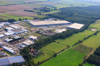 Groupe logistique ZUFALL - Filiale Kandel et Groupe STS dans le parc industriel de Horst à le quartier Minderslachen in Kandel dans le département Rhénanie-Palatinat, Allemagne d'en haut