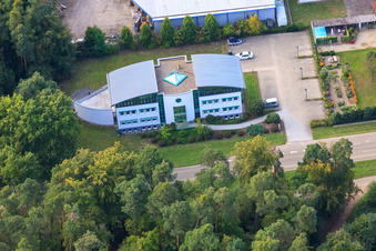 Photographie aérienne de Maison en forme de coque de navire sur la Kandeler Straße à Rheinzabern dans le département Rhénanie-Palatinat, Allemagne