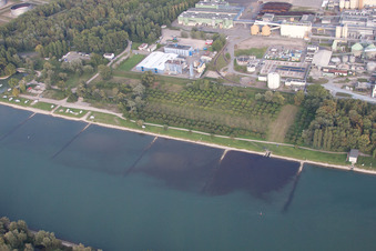 Vue aérienne de Stora Enso vu de l'ouest à le quartier Knielingen in Karlsruhe dans le département Bade-Wurtemberg, Allemagne