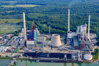 Vue oblique de Centrale électrique à vapeur du port du Rhin ENBW à le quartier Daxlanden in Karlsruhe dans le département Bade-Wurtemberg, Allemagne