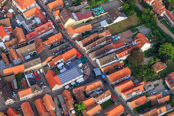 Vue aérienne de Fête de la ville 2011 dans la Hauptstrasse et la Landauer Strasse à Kandel dans le département Rhénanie-Palatinat, Allemagne