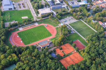 Vue d'oiseau de Stade Bienwald à Kandel dans le département Rhénanie-Palatinat, Allemagne