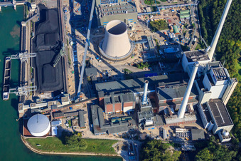 Centrale électrique à vapeur du port du Rhin ENBW à le quartier Daxlanden in Karlsruhe dans le département Bade-Wurtemberg, Allemagne vue du ciel