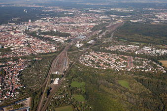 Vue aérienne de Du sud-ouest à le quartier Beiertheim-Bulach in Karlsruhe dans le département Bade-Wurtemberg, Allemagne