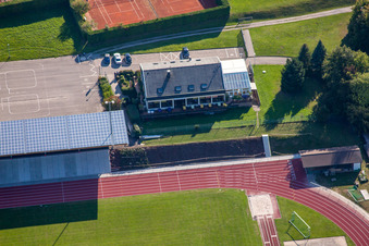 Terrains de sport du SV-1899 eV Langensteinbach à le quartier Langensteinbach in Karlsbad dans le département Bade-Wurtemberg, Allemagne d'en haut