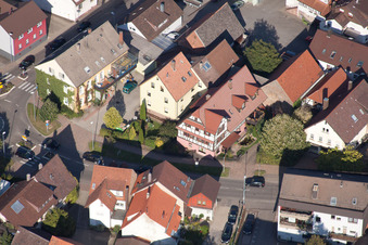 Photographie aérienne de Rue principale à le quartier Langensteinbach in Karlsbad dans le département Bade-Wurtemberg, Allemagne