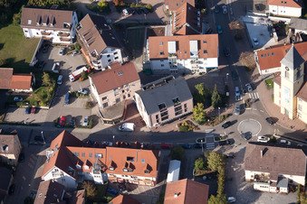 Vue aérienne de Pharmacie centrale à le quartier Langensteinbach in Karlsbad dans le département Bade-Wurtemberg, Allemagne