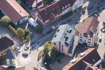 Vue oblique de Pharmacie centrale à le quartier Langensteinbach in Karlsbad dans le département Bade-Wurtemberg, Allemagne