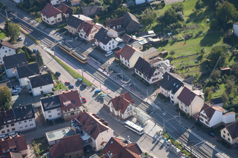 Vue aérienne de Gare d'Albtal à le quartier Langensteinbach in Karlsbad dans le département Bade-Wurtemberg, Allemagne