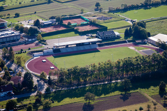 Vue aérienne de Terrains de sport du SV-Langensteinbach à le quartier Langensteinbach in Karlsbad dans le département Bade-Wurtemberg, Allemagne