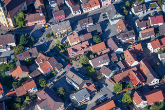 Rue principale à le quartier Langensteinbach in Karlsbad dans le département Bade-Wurtemberg, Allemagne hors des airs
