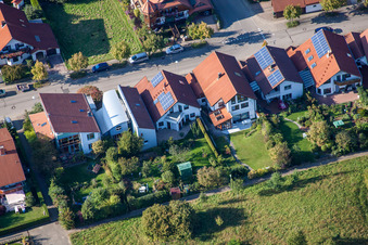 Mozartstr à le quartier Langensteinbach in Karlsbad dans le département Bade-Wurtemberg, Allemagne d'en haut