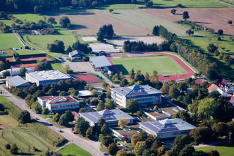 Vue aérienne de Centre scolaire Karlsbad-Langensteinbach à le quartier Langensteinbach in Karlsbad dans le département Bade-Wurtemberg, Allemagne