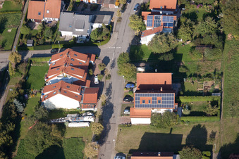 Mozartstr à le quartier Langensteinbach in Karlsbad dans le département Bade-Wurtemberg, Allemagne vue d'en haut