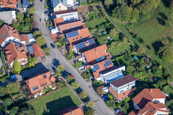 Mozartstr à le quartier Langensteinbach in Karlsbad dans le département Bade-Wurtemberg, Allemagne depuis l'avion