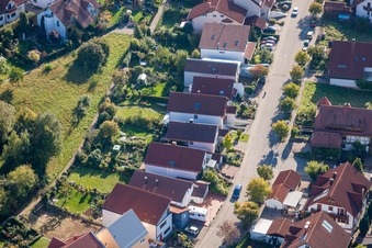 Image drone de Mozartstr à le quartier Langensteinbach in Karlsbad dans le département Bade-Wurtemberg, Allemagne