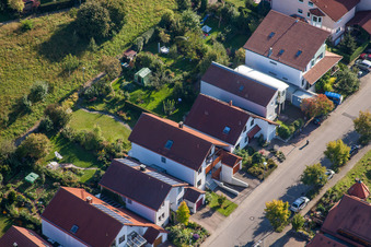Mozartstr à le quartier Langensteinbach in Karlsbad dans le département Bade-Wurtemberg, Allemagne d'un drone