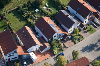 Mozartstr à le quartier Langensteinbach in Karlsbad dans le département Bade-Wurtemberg, Allemagne hors des airs