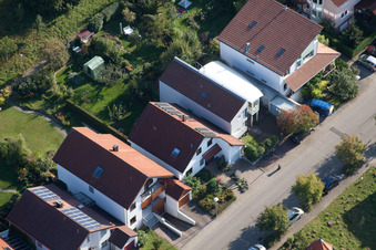 Mozartstr à le quartier Langensteinbach in Karlsbad dans le département Bade-Wurtemberg, Allemagne vue d'en haut