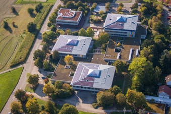 Photographie aérienne de Ensemble de terrains de sport du TC Langensteinbach et du Gymnase Karlsbad à le quartier Langensteinbach in Karlsbad dans le département Bade-Wurtemberg, Allemagne