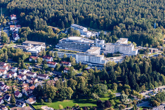 Photographie aérienne de Terrain de l'hôpital SRH Klinikum Karlsbad-Langensteinbach GmbH à le quartier Langensteinbach in Karlsbad dans le département Bade-Wurtemberg, Allemagne