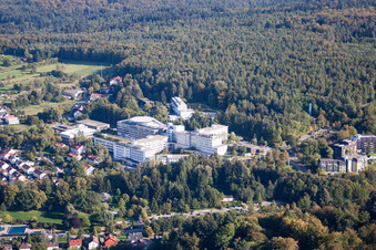 Photographie aérienne de Hôpital SRH Karlsbad-Langensteinbach à le quartier Langensteinbach in Karlsbad dans le département Bade-Wurtemberg, Allemagne